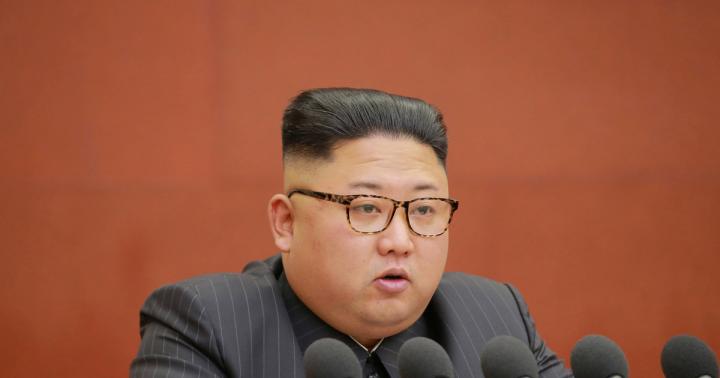 عائلة كورية شمالية كبيرة: الروابط العائلية لزعيم كوريا الديمقراطية كيم جونغ أون (كيم جونغ أون) الاسم الحقيقي